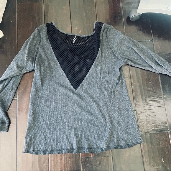 Sexy LF EMMA & SAM v neck mesh oversized sweater. - Picture 9 of 12